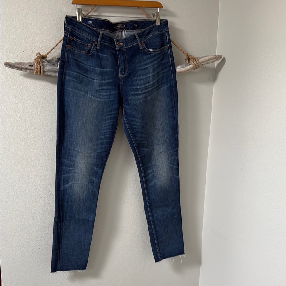 EUC Lucky Brand Stylish Blue Denim Jeans - 12/31